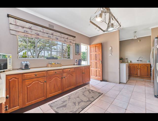 4 BEDROOM HOUSE FOR SALE IN STRUBENSVALLEI